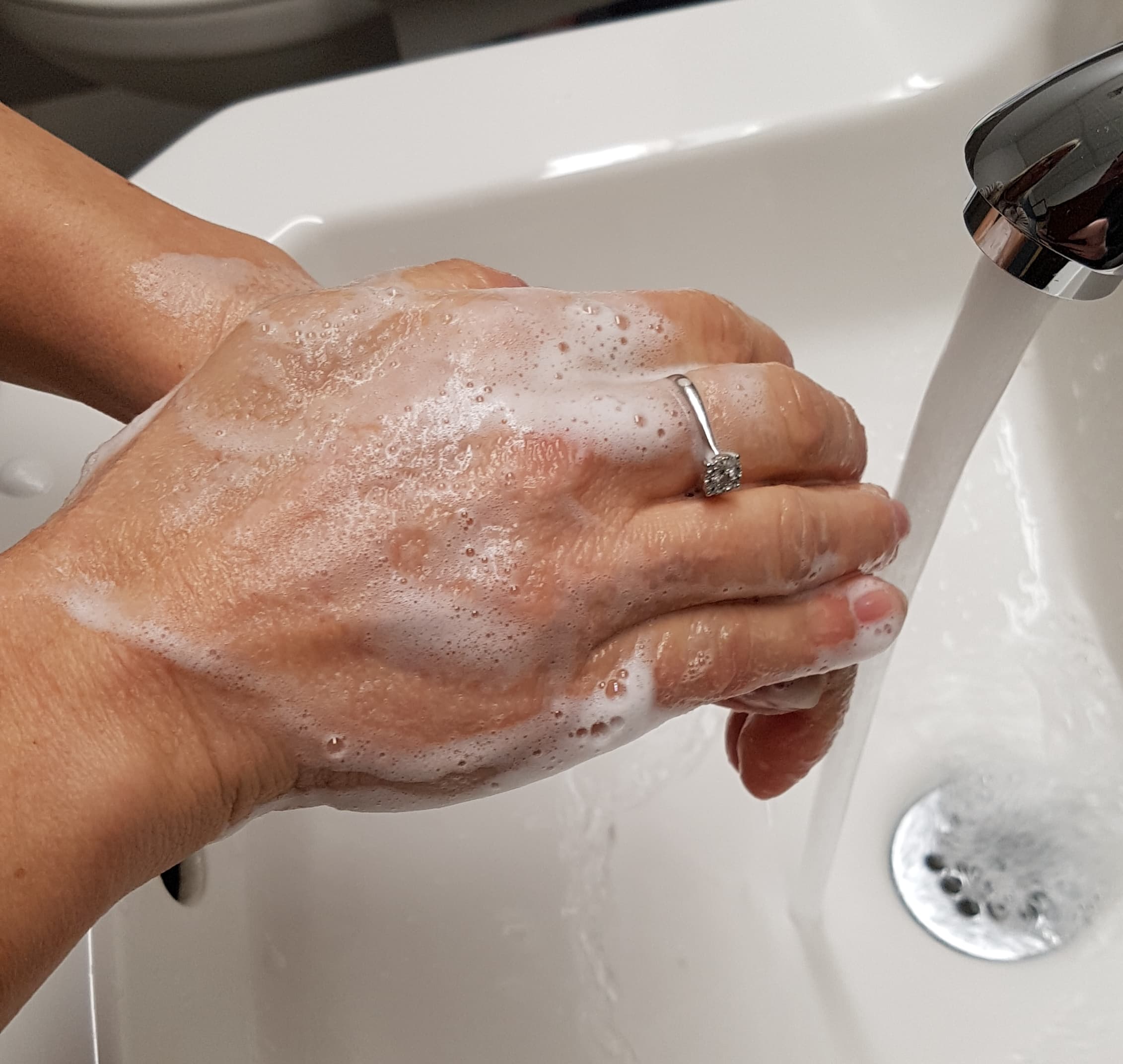 Hand Washing Vs Hand Sanitizer Blog 1039 Max Fm 8310